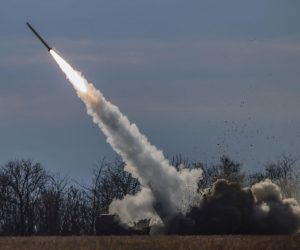 epa10292420 A High Mobility Artillery Rocket System (HIMARS) of Ukrainian army fires close to the frontline at the northern Kherson region, Ukraine, 05 November 2022 (issued 07 November 2022). Russian troops on 24 February entered Ukrainian territory, starting a conflict that has provoked destruction and a humanitarian crisis.  EPA/HANNIBAL HANSCHKE