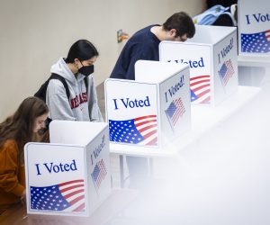 epa10294043 Voters cast their ballots in midterm elections at a polling station at the University of Pittsburgh in Pittsburgh, Pennsylvania, USA, 08 November 2022. The US midterm elections are held every four years at the midpoint of each presidential term and this year include elections for all 435 seats in the House of Representatives, 35 of the 100 seats in the Senate and 36 of the 50 state governors as well as numerous other local seats and ballot issues.  EPA/JIM LO SCALZO