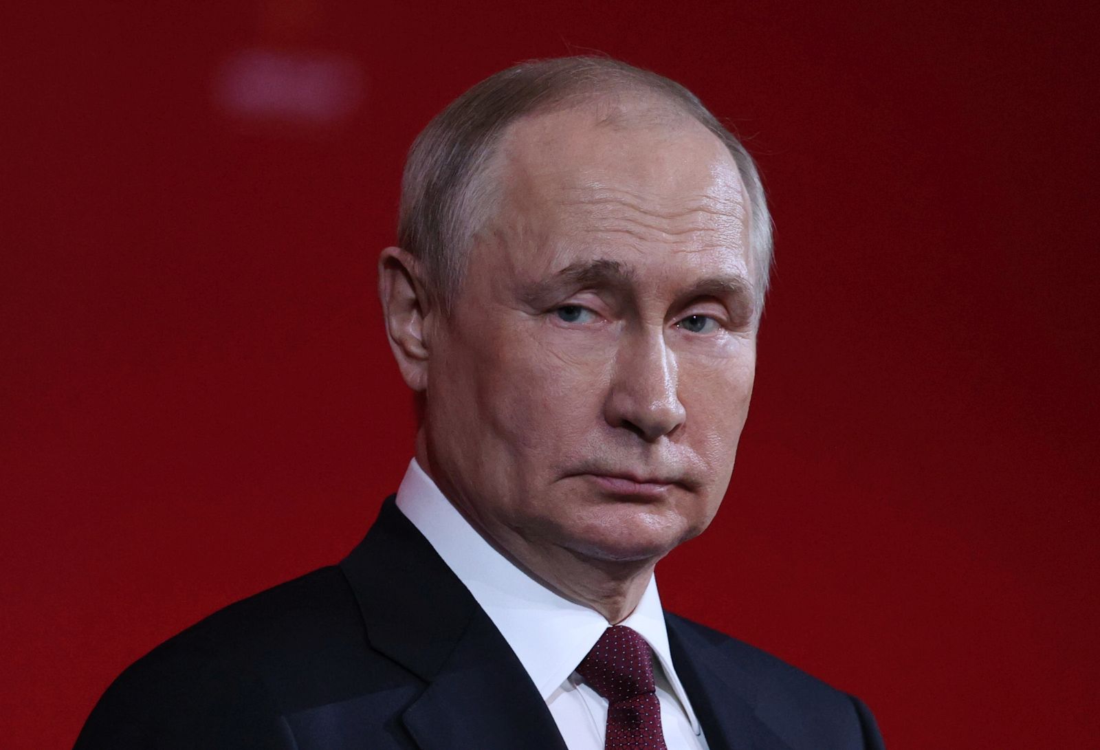 epa10296445 Russian President Vladimir Putin delivers a speech during a ceremony to mark the 75th anniversary of the Federal Medical-Biological Agency (FMBA) in Moscow, Russia, 09 November 2022.  EPA/SERGEJ BOBYLEV / KREMLIN POOL / SPUTNIK / POOL MANDATORY CREDIT