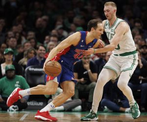 epa10297263 Detroit Pistons forward Bojan Bogdanovic (L) drives to the basket and Boston Celtics forward Sam Hauser (R) defends during the second quarter at the TD Garden in Boston, Massachusetts, USA, 09 November 2022.  EPA/CJ GUNTHER SHUTTERSTOCK OUT