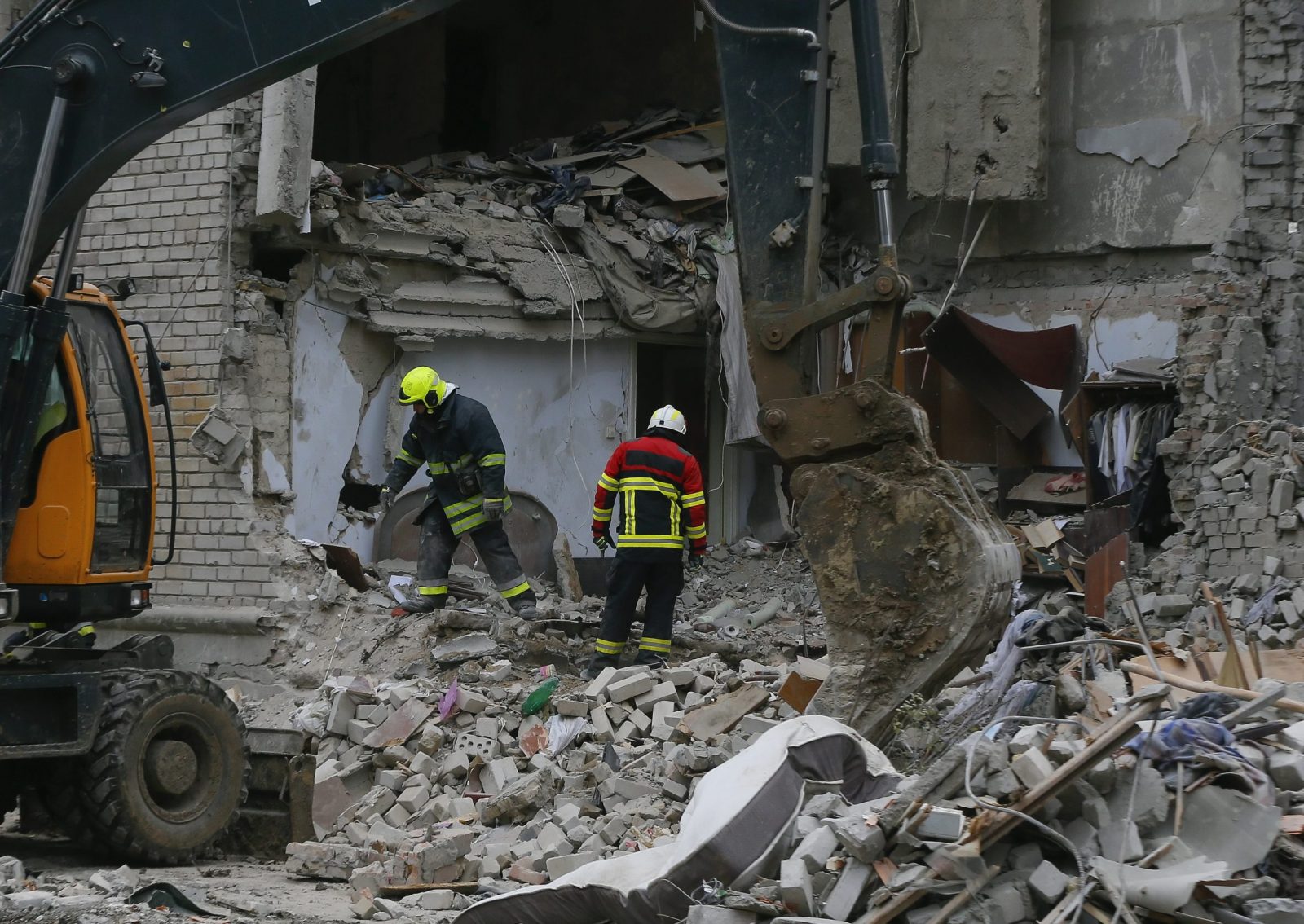 epa10300041 Ukrainian rescuers clean debris after a residential building was hit in a shelling in Mykolaiv, Ukraine, 11 November 2022. At least seven people were killed according to Kyrylo Tymoshenko, the Deputy Head of the Office of the President of Ukraine report. Russian troops on 24 February entered Ukrainian territory, starting a conflict that has provoked destruction and a humanitarian crisis.  EPA/STR