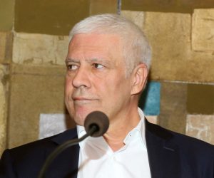 Rijeka,12.11.2022.- U Gradskoj vijeænici Grada Rijeke u subotu su Srpsko kulturnu drutvo "Rposvjeta" Rijeka i Vijeæe Srpske nacionalne manjine Primorsko-goranske upanije organizirali , u okviru Dana srpske kulture u Rijeci 2022. razgovor o srpsko-hrvatskim odnosima. Na razgovoru govorili su, bivi predsjednik Republike Srbije Boris Tadiæ, predsjednik Socijaldemokratske stranke Sinia Tataloviæ i Dejan Joviæ, profesor na Fakultetu politièkih znanosti u Zagrebu i gostujuæi profesor na Fakultetu politièkih znanosti u Beogradu. Na fotografiji Boris Tadiæ.