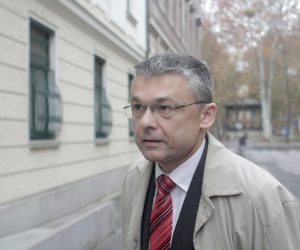 Zagreb,16.11.2022.- Diplomat Damir Sabljak (na slici) na temelju pravomoćnog rješenja Visokog upravnog suda vratio se na posao u Ministarstvo vanjskih i europskih poslova nakon četiri godine. Povodom Sabljakova povratka na posao zastupnik Nikola Grmoja dao je izjave medijima ispred Ministarstva vanjskih i europskih poslova.foto HINA/ Tomislav Pavlek/ tp