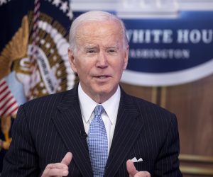 epa10313204 US President Joe Biden attends an event to deliver remarks and meet with business and labor leaders in the Eisenhower Executive Office Building, on the White House complex in Washington, DC, USA, 18 November 2022.  EPA/MICHAEL REYNOLDS