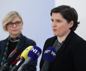 Zagreb, 21.11.2022. - Konferencija za medije Kluba zeleno-lijevog bloka gdje se govorilo o hrvatskoj energetskoj politici i poziciji Hrvatske vezano uz Ugovor o energetskoj povelji.
Na fotografiji Sandra Benčić, Jelena Miloš.
foto HINA/ Edvard ŠUŠAK/ es
