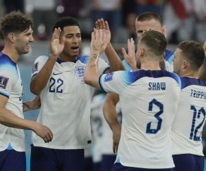 epa10318187 Jude Bellingham (2-L) of England and teammates celebrate a goal in the FIFA World Cup 2022 group B soccer match between England and Iran at Khalifa International Stadium in Doha, Qatar, 21 November 2022.  EPA/Ronald Wittek