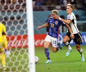 epa10322697 Takuma Asano (C) of Japan scores the 2-1 lead during the FIFA World Cup 2022 group E soccer match between Germany and Japan at Khalifa International Stadium in Doha, Qatar, 23 November 2022.  EPA/Tolga Bozoglu