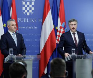 Zagreb, 23.11.2022. - Izjave nakon sastanka Plenković - Nehammer.
Na fotografiji Karl Nehammer, Andrej Plenković.
foto HINA/ Edvard ŠUŠAK/ es