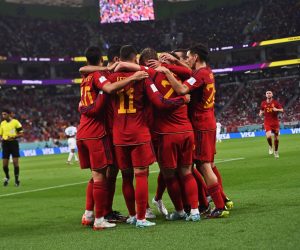 epa10323117 Players of Spain surround Ferran Torres of Spain to celebrate scoring the 3-0 goal from the penalty spot during the opening ceremony of the FIFA World Cup 2022 group E soccer match between Spain and Costa Rica at Al Thumama Stadium in Doha, Qatar, 23 November 2022.  EPA/Noushad Thekkayil