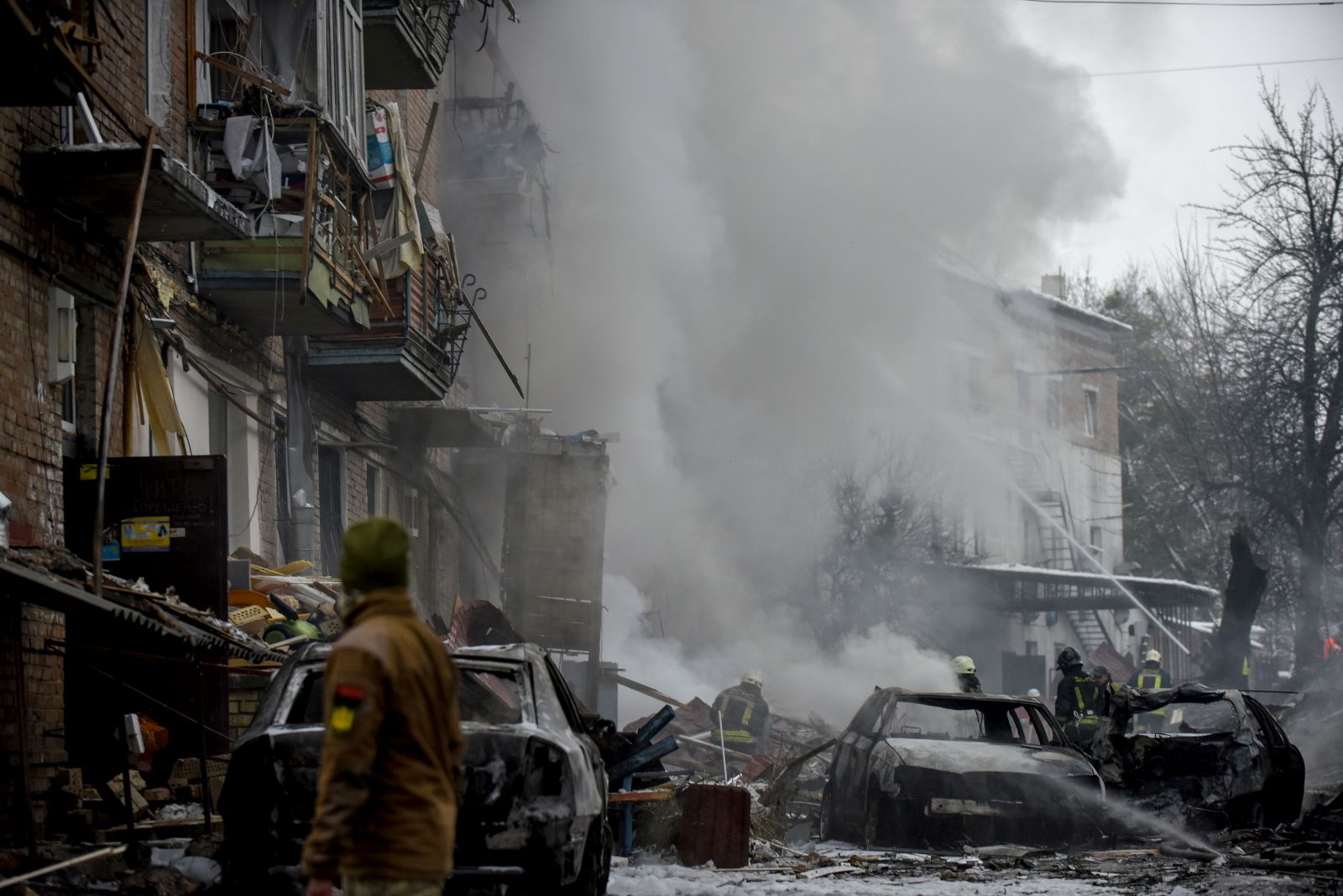 epaselect epa10323294 Firefighters work at the site of an apartment block destroyed by shelling in Vyshhorod, near Kyiv (Kiev), Ukraine, 23 November 2022, amid Russia's invasion. At least four people were killed and 27 others injured as a result of Russian shelling hitting the Vyshhorod district, Kyiv Oblast Police Chief Andrii Nebytov said on telegram. According to a statement by Ukraine's national power supply Ukrenergo on 23 November, power outages were reported across all of the regions of the country following a series of Russian missile strikes targeting the country's critical infrastructure. Russian troops on 24 February entered Ukrainian territory, starting a conflict that has provoked destruction and a humanitarian crisis.  EPA/OLEG PETRASYUK