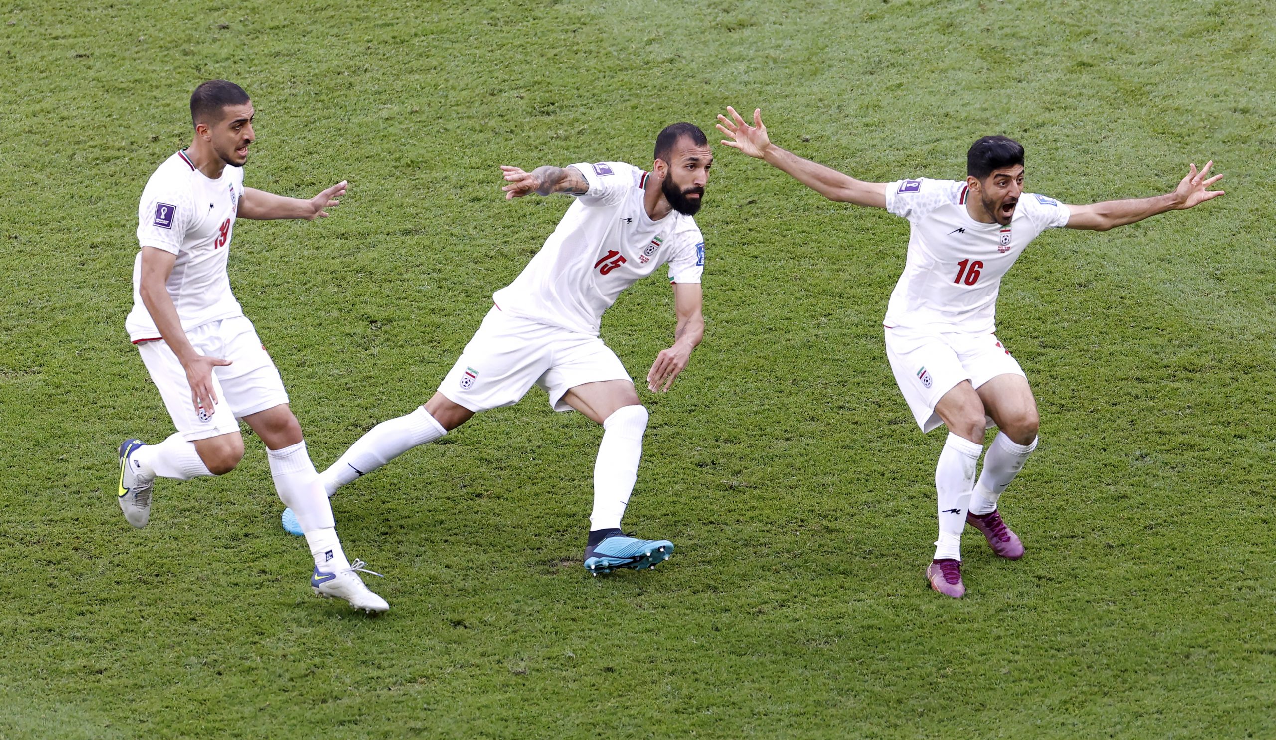 epa10327218 Rouzbeh Cheshmi (C) of Iran celebrates with teammates after scoring the opening goal during the FIFA World Cup 2022 group B soccer match between Wales and Iran at Ahmad bin Ali Stadium in Doha, Qatar, 25 November 2022.  EPA/Rungroj Yongrit