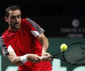 epa10328320 Croatia's Marin Cilic hits a backhand against Australia's Alex de Minaur during their match in the Davis Cup semi final between Croatia and Australia in Malaga, Spain, 25 November 2022.  EPA/Jorge Zapata