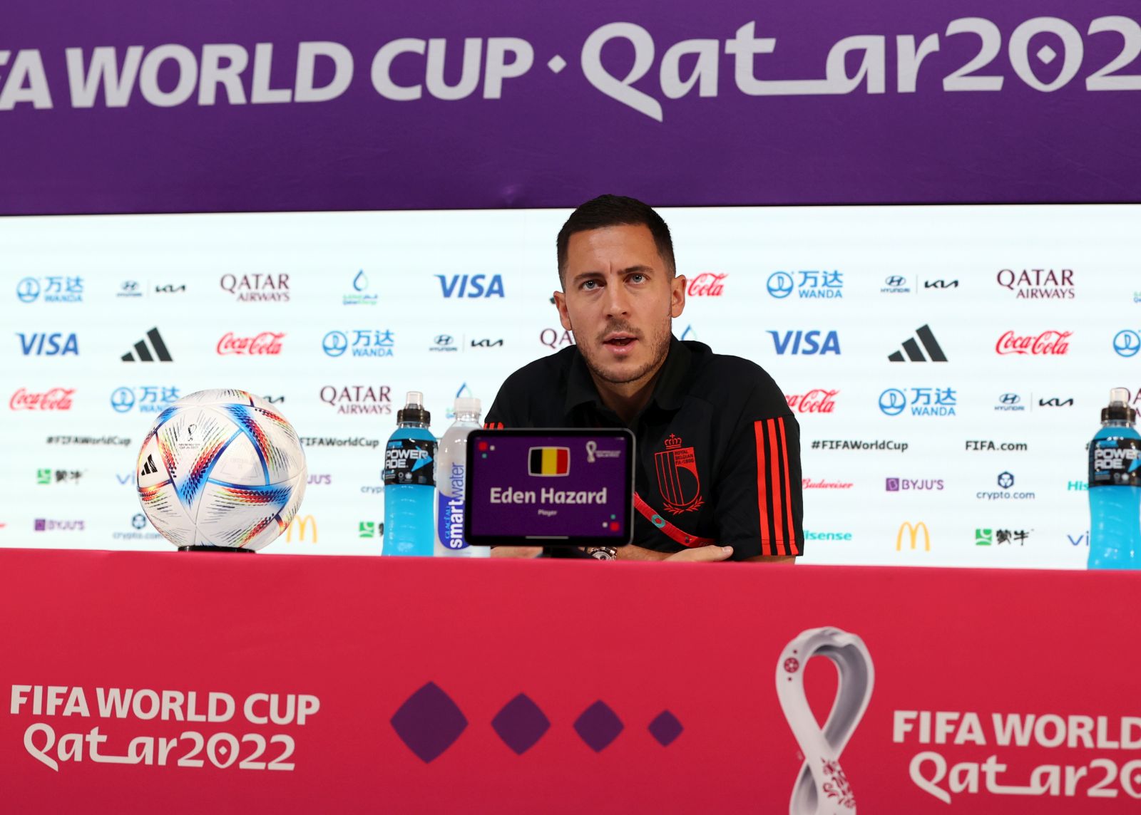 epa10329306 Belgium national team player Eden Hazard during a press conference at the Qatar National Convention Center (QNCC) in Doha, Qatar, 26 November 2022.  EPA/ABEDIN TAHERKENAREH
