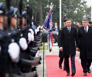 Zagreb, 28.11.2022. - Sveèani doèek predsjednika Republike Slovenije Boruta Pahora u Uredu predsjednika. Na fotografiji Borut Pahor, predsjednik Republike Zoran Milanoviæ. foto HINA/ Admir BULJUBAIÆ/ lsd