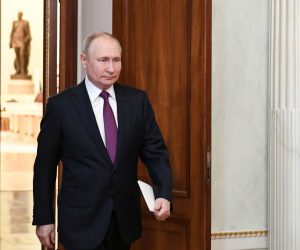 epa10334000 Russian President Vladimir Putin arrives for a meeting with Kazakhstan's President Kassym-Jomart Tokayev (not pictured) at the Kremlin in Moscow, Russia, 28 November 2022. President of Kazakhstan is on an official visit to Russia.  EPA/MIKHAIL KLIMENTYEV / KREMLIN POOL / SPUTNIK MANDATORY CREDIT