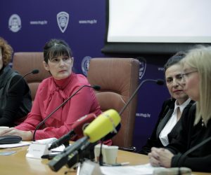 Zagreb,30.11.2022-  Odjel maloljetničke delinkvencije i kriminaliteta na štetu mladeži i obitelji Ravnateljstva policije i tvrtka Meta predstavili su projekt NENO Alarm, odnosno uvođenje sustava upozorenja Amber Alert za nestalom djecom u Hrvatskoj putem društvenih mreža Facebook i Instagram.Na slici Sandra Capan,Anita Matijević,Sandra Veber i Helenca Pirnat Dragičević.foto HINA/ Tomislav Pavlek/ tp