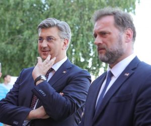 01.07.2022., Vinkovci - Obilazak tvornice crijepa Dilj d.o.o. NEXE Grupa. predsjednik Vlade RH Andrej Plenkovic, ministar obrane Mario Banozic Photo: Dubravka Petric/PIXSELL