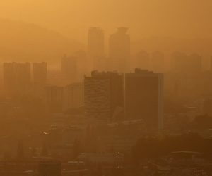01.11.2022., Sarajevo, Bosna i Hercegovina - Panorama Sarajeva prekrivenog smogom.
  Photo: Armin Durgut/PIXSELL