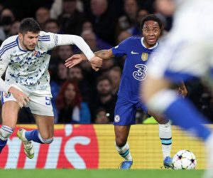 02.11.2022., stadion Stamford Bridge, London, Engleska - UEFA Liga prvaka, 6. kolo, skupina E, Chelsea - GNK Dinamo. Dino Peric, Raheem Sterling.  Photo: Luka Stanzl/PIXSELL