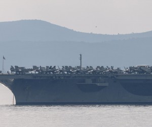 03.11.2022., Split - Americki nosac aviona USS George H.W. Bush uplovio pred Split. Photo: Miroslav Lelas/PIXSELL
