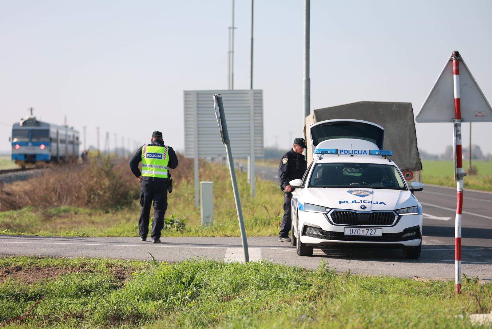 03.11.2022., Osijek - U naletu putnickog vlaka na osobno vozilo marke Peugeot na pruznom prelazu jedna je osoba poginula. Photo: Davor Javorovic/PIXSELL