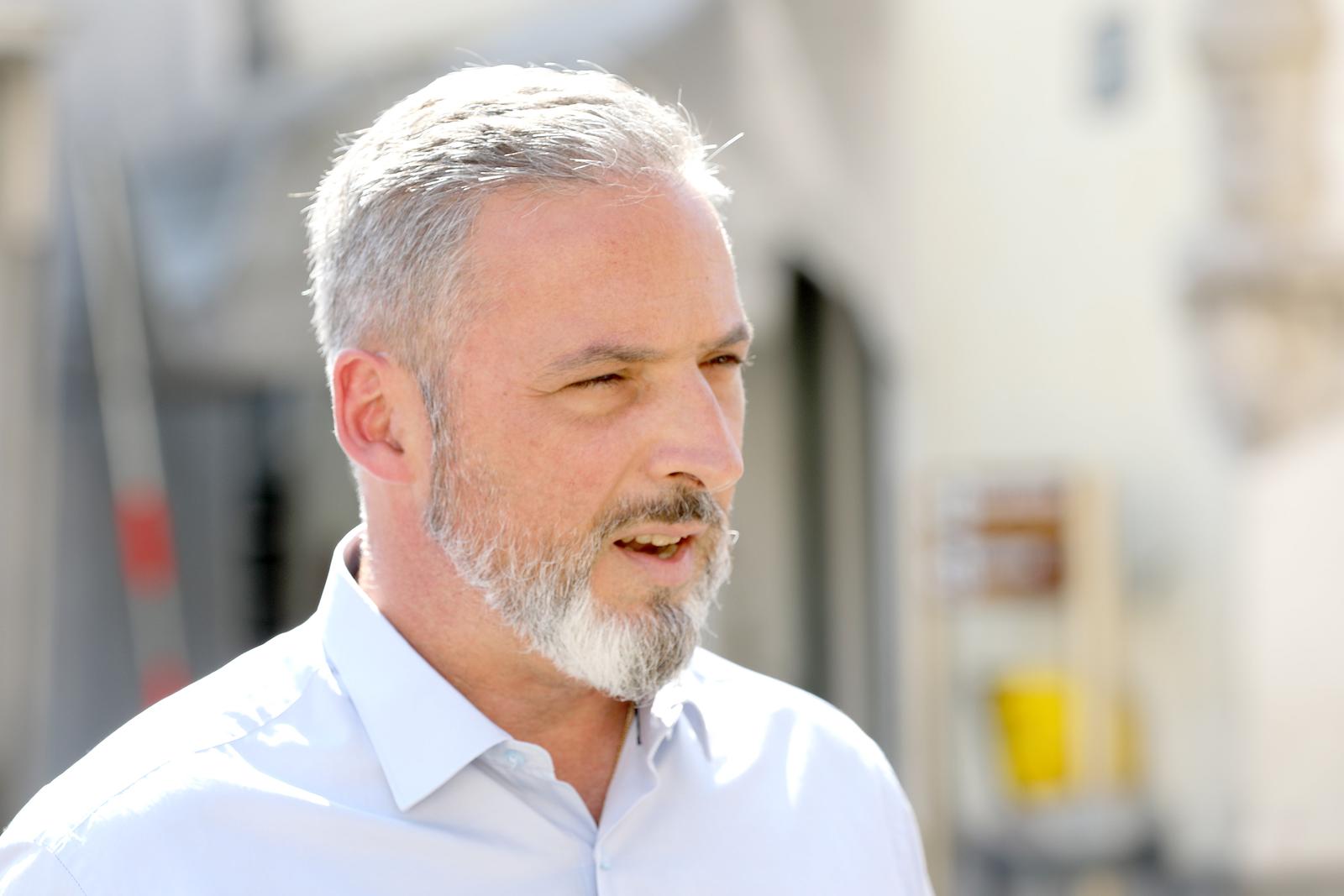 04.07.2022., Zagreb - Na Trgu svetog Marka odrzana je konferencija za medije Mosta na temu “Strah od reforme zdravstva kao zastitni znak ministra Berosa”. Na konferenciji su govorili saborski zastupnik Mosta Bozo Petrov i voditelj Savjeta za zdravstvo Mosta dr. Ivan Bekavac. Photo: Patrik Macek/PIXSELL