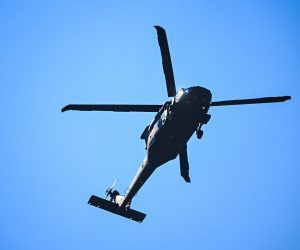 05.08.2022., Knin - Prelet Black Hawk helikoptera iznad Knina tijekom sredisnje svecanosti obiljezavanja Dana pobjede i domovinske zahvalnosti, Dana hrvatskih branitelja i 27. obljetnice vojno-redarstvene operacije Oluja. Photo: Davor Puklavec/PIXSELL