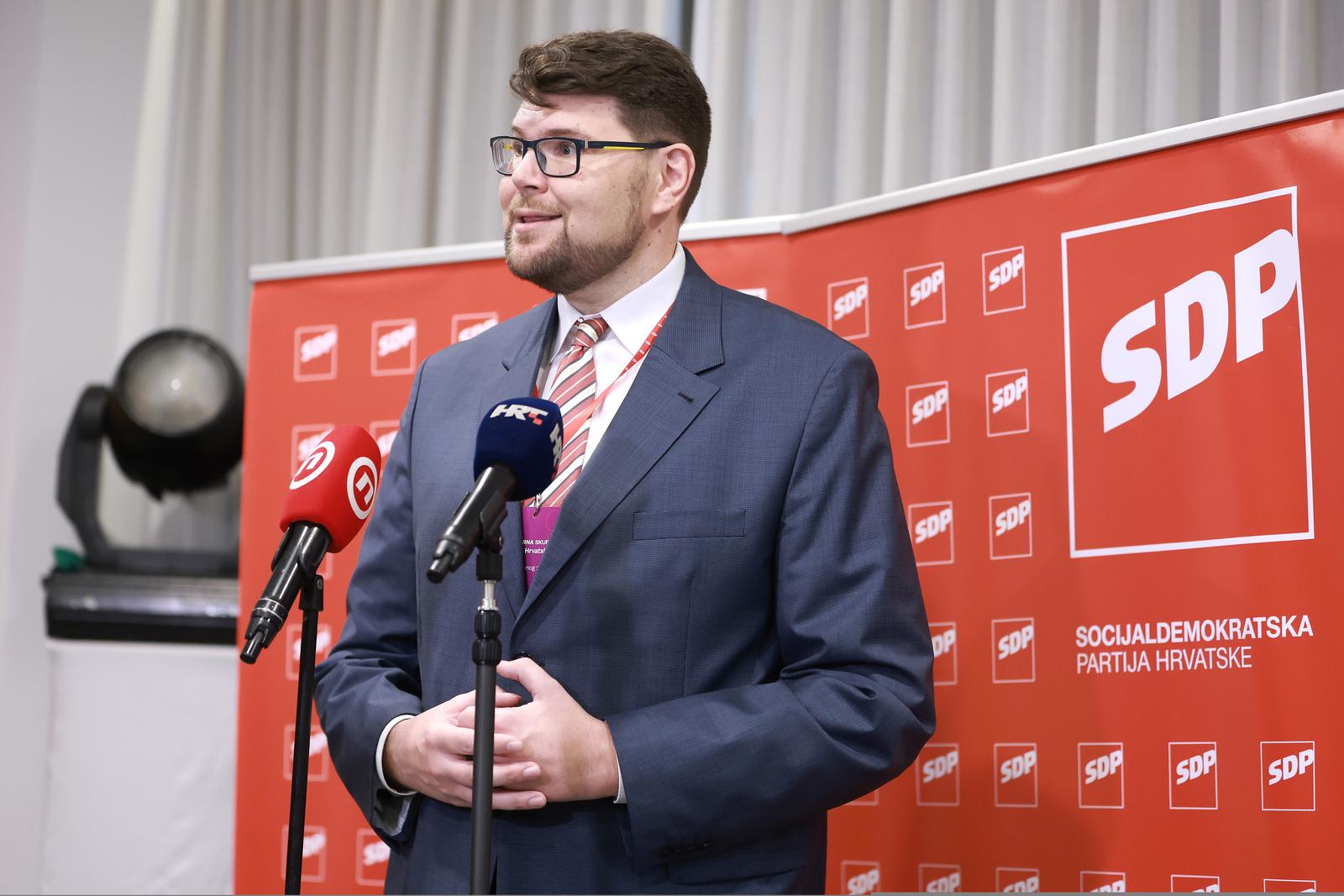05.11.2022., Zagreb - Hotel Diplomat. 19. Izborna skupstina Socijaldemokratskog foruma zena SDP-a Hrvatske. Pedja Grbin obratio se okupljenim medijima. Photo: Sanjin Strukic/PIXSELL