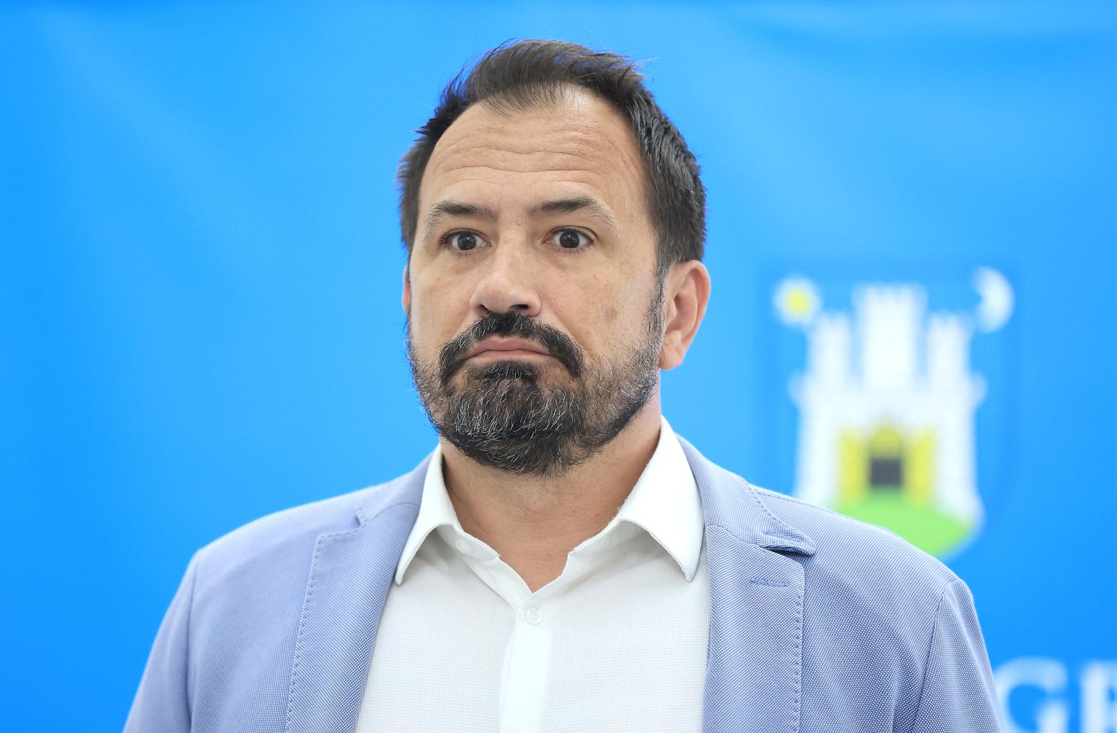 07.09.2022., Zagreb - Predsjednik Kluba gradskih zastupnika Domovinskog pokreta i Zelene liste Slaven Dobrovic (DP), gradski zastupnik Igor Peternel (DP) odrzali su konferenciju za medije. Photo: Sanjin Strukic/PIXSELL