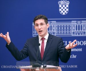07.11.2022., Zagreb - Na konferencija za medije Kluba zastupnika Mosta odrzanoj u Saboru o temi "Otkrivamo razlog tajnog sastanka uhicenog Damira Skugora s ministrom Filipovicem" govorio je zastupnik Zvonimir Troskot.
. Photo: Patrik Macek/PIXSELL
