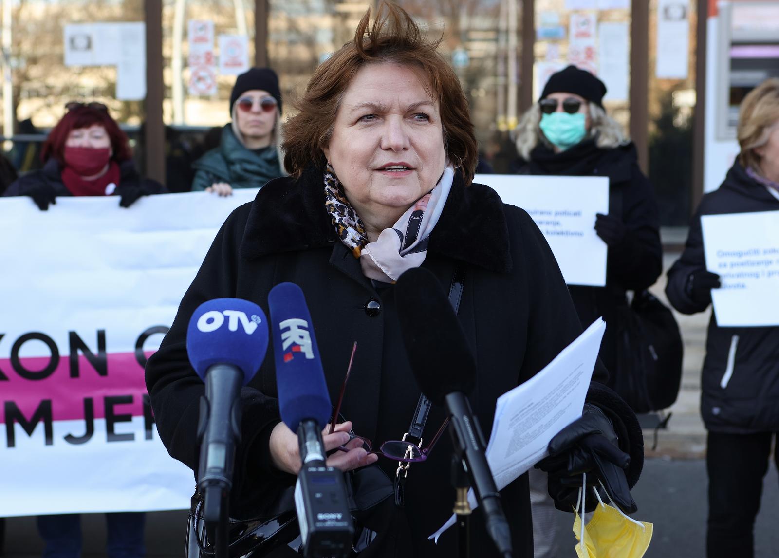 08.03.2022., Zagreb - Ispred Ministarstva rada, mirovinskoga sustava, obitelji i socijalne politike, Zenska sekcija Saveza Samostalnih Sindikata Hrvatske organizirala je javnu akciju Zakon o radu po mjeri zene. Zlatica Stulic   Photo: Marko Prpic/PIXSELL