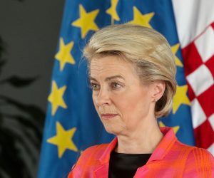 8.7.2021., Zagreb - Predsjednica Europske komisije Ursula von der Leyen u posjetu Hrvatskoj. Izjave za medije predsjednika Vlade Andreja Plenkovica i predsjednice Europske komisije Ursule von der Leyen. Predsjednica Europske komisije urucila je predsjedniku Vlade Andreju Plenkovicu pozitivnu ocjenu o Nacionalnom planu oporavka i otpornosti za Republiku Hrvatsku. rPhoto: Goran Stanzl/PIXSELL