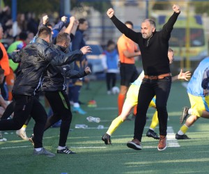 09.11.2022., stadion Bijelo Brdo, Bijelo Brdo - SuperSport Hrvatski nogometni kup, osmina finala, NK BSK - HNK Rijeka. Trener BSK-a Denis Krstanovic slavi prolazak svoje ekipe u cetvrtfinale kupa. Photo: Dubravka Petric/PIXSELL