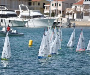 10.04.2018., Rogoznica - U organizaciji Jedrilicarskog Kluba Val, Turisticke Zajednice Rogoznica i Marine Frapa odrzava se Europsko prvenstvo jedrilicara u klasi International One Metre (IOM) - jedan metar. r Photo: Hrvoje Jelavic/PIXSELL