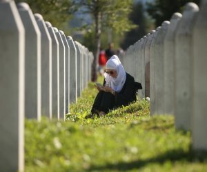 11.07.2022., Potocari, Bosna i Hercegovina - Porodice obilaze tabute i grobove svojih clanova porodica koji su ubijeni u genocidu u Srebrenici. Danas ce biti ukopano 50 novoidentifikovanih zrtava genocida.
 Photo: Armin Durgut/PIXSELL
