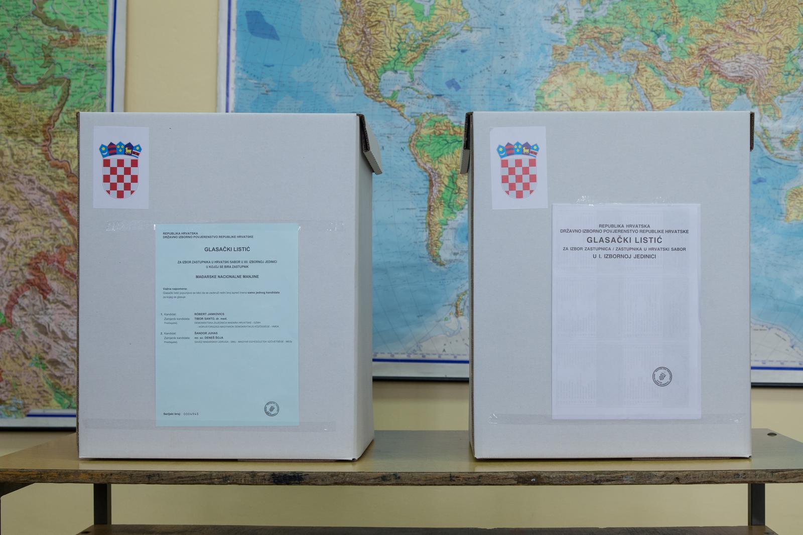 11.09.2016., Krajiska 9, Zagreb - Gradjani glasuju na parlamentarnim izborima na birackom mjestu 28 u I. izbornoj jedinici. rPhoto: Davor Puklavec/PIXSELL