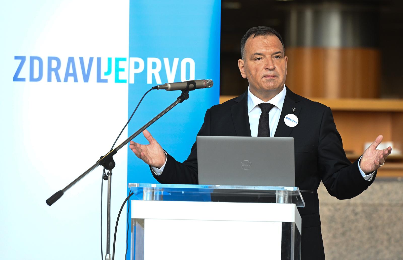 11.11.2022., Zagreb - U NSK je ministar Vili Beros sa svojim suradnicima predstavio odaziv i kljucne prijedloge s javnog savjetovanja kao i sljedece korake u kontekstu zdravstvene reforme.  Photo: Davorin Visnjic/PIXSELL