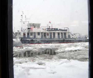 12.02.2012., Vukovar - Dolazak i vezanje madjarskih ledolomaca kojima ce slijedecih dana Vukovar biti maticna luka. "nPhoto: Goran Ferbezar/PIXSELL