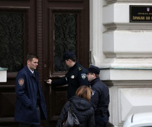 12.02.2015., Zagreb - Zupanijski sud u Zagrebu zaprimio je iza 9 sati dojavu o bombi. Prekinuti su svi sudski postupci u tijeku, te su djelatnici evakuirani iz zgrade suda, dok se ne provjeri dojava.rPhoto: Borna Filic/PIXSELL