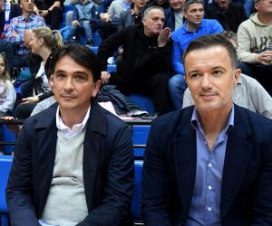 12.05.2019., Zagreb - Povodom obljetnice 13. 5. 1990. i nikad odrzane utakmice Dinama i Crvene Zvezde Udruga clanova Dinama Dinamo to smo mi, organizirala je veliki humanitarni spektakl "Dinamovci za Dinamovca: Humanitarna utakmica za Slavka". Sav prihod od utakmice doniran je za pomoc lijecenju sina Dinamove legende Slavka Istvanica koji boluje od celebralne paralize. Utakmicu su odigrali momcadi "Dinamo 90-tih" protiv ekipe "Nogometne ikone HNL-a". Zlatko Dalic, Josko JelicicrPhoto: Marko Lukunic/PIXSELL