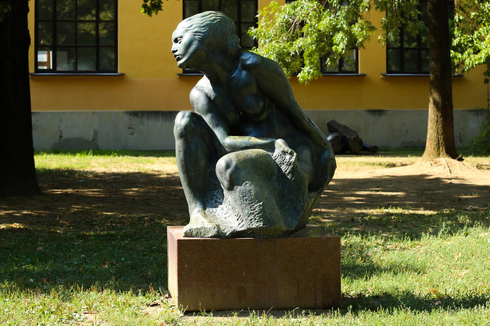 12.08.2022., Zagreb - Kod Akademije likovnih umjetnosti izlozene su skulpture poznatih hrvatskih kipara. Ivan Mestrovic - Udovica. Photo: Antonio Jakus/PIXSELL