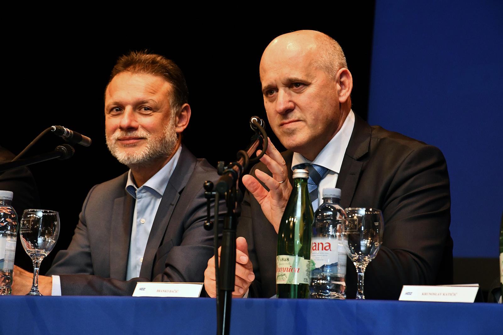 13.06.2022., Pozega - Premijer Andrej Plenkovic na sjednici Kluba zastupnika Hrvatske demokratske zajednice koja je odrzana u Gradskom kazalistu u Pozegi.  Photo: Ivica Galovic/PIXSELL