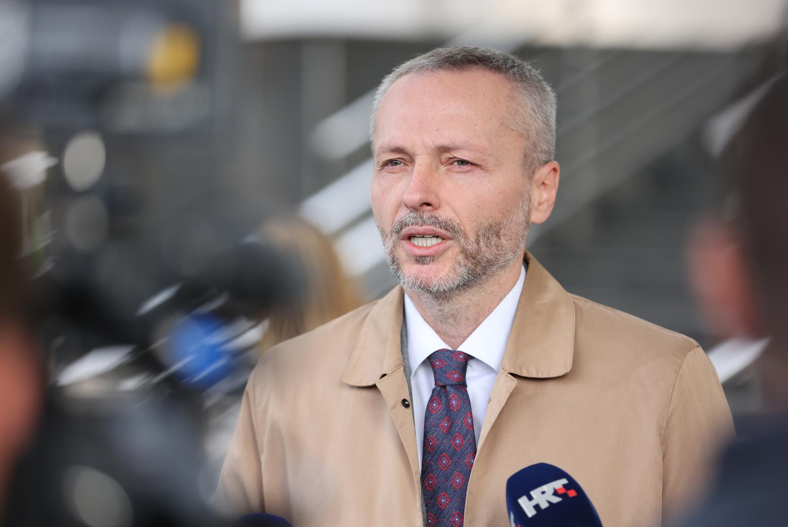14.10.2022., Beograd, Srbija - Visi sud u Beogradu zakazao je za 14. listopada sudjenje cetvorici hrvatskih pilota koje srbijansko tuziteljstvo tereti da su u kolovozu 1995. raketirali kolonu izbjeglica na Petrovackoj cesti u BiH. Odvjetnik Aleksandar Olenik zastupa pilota Vladimira Mikca. Photo: Davor Javorovic/PIXSELL