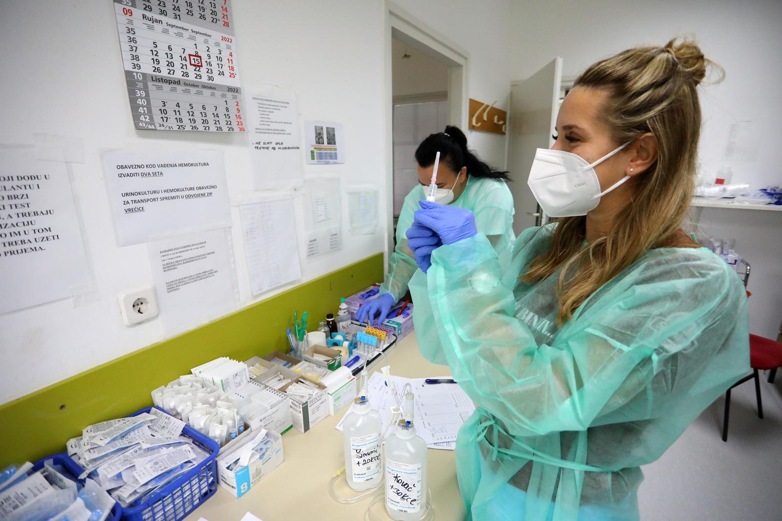 16.09.2022., Karlovac - Na Covid odjelu Opce bolnice Karlovac trenutno je desetak pacijenata oboljelih od koronavirusa. Svakodnevno hospitaliziraju nove pacijente  nema tezih oblika bolesti niti pacijenata prikljucenih na respirator.
Photo: Kristina Stedul Fabac/PIXSELL Photo: Kristina Stedul Fabac/PIXSELL