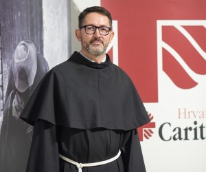 17.11.2022., Zagreb - Konferencija za medije u povodu predstavljanja nacionalnoga humanitarnog programa Hrvatskog Caritasa "Za 1000 radosti – Govori dobrim!". Rijec je o 20-godisnjem tradicionalnom nacionalnom humanitarnom programu za pomoc najsiromasnijim obiteljima u Hrvatskoj "Za 1000 radosti", koji ce Hrvatski Caritas u zajednistvu s mrezom Caritasa provoditi u iducih 12 mjeseci uz slogan "Govori dobrim!", uz strucne poveznice programa s pripremom izlozbe Etnografskog muzeja "Lica gladi". Na konferenciji je prisustvovao fra Tomislav Glavnik, ravnatelj Hrvatskog Caritasa; Ivana Lusic, voditeljica odnosa s javnoscu Etnografskog muzeja i Tanja Kockovic, suautorica izlozbe „Lica gladi. Photo: Neva Zganec/PIXSELL