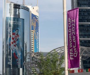 17.11.2022., Doha, Katar - FIFA Svjetsko prvenstvo u Kataru pocinje 20. studenoga 2022. Na jednom neboderu u Dohi osvanuo je veliki portret najboljeg hrvatskog nogometasa Luke Modrica kojeg je snimio fotoreporter Pixsella Igor Kralj, a  svoje nebodere dobili su i Neymar, Pedri, Onana i drugi. Photo: Igor Kralj/PIXSELL
