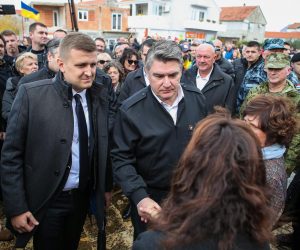 18.11.2022., Skabrnja - Obiljezavanje stradanja Skabrnje - Dan sjecanja na skabrnjske zrtve u Domovinskom ratu polaganjem vijenaca na spomen obiljezje masovne grobnice obiljezava se 31. godisnjica stradavanja branitelja i civila. Predsjednik Zoran Milanovic. Photo: Sime Zelic/PIXSELL