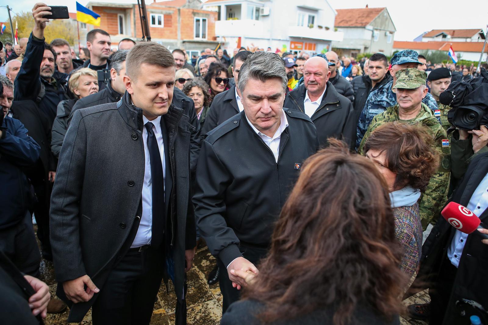 18.11.2022., Skabrnja - Obiljezavanje stradanja Skabrnje - Dan sjecanja na skabrnjske zrtve u Domovinskom ratu polaganjem vijenaca na spomen obiljezje masovne grobnice obiljezava se 31. godisnjica stradavanja branitelja i civila. Predsjednik Zoran Milanovic. Photo: Sime Zelic/PIXSELL