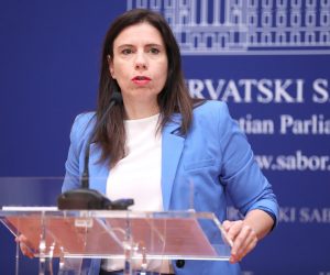 19.10.2022., Zagreb - Na konferenciji za medije odrzanoj u Saboru zastupnica Katarina Peovic govorila je o novom Zakonu o radu. Photo: Patrik Macek/PIXSELL