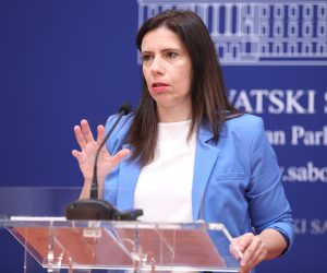 19.10.2022., Zagreb - Na konferenciji za medije odrzanoj u Saboru zastupnica Katarina Peovic govorila je o novom Zakonu o radu. Photo: Patrik Macek/PIXSELL